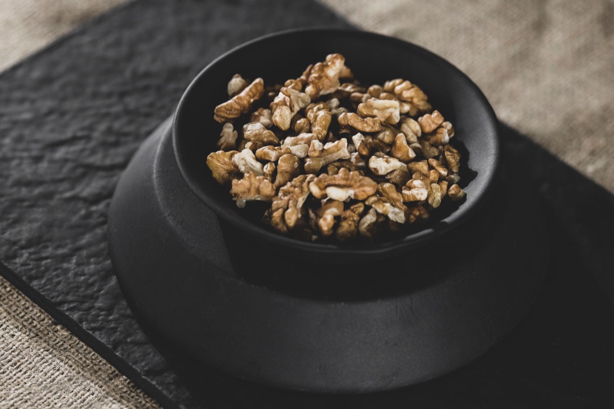 bowl com rótulo de proteína