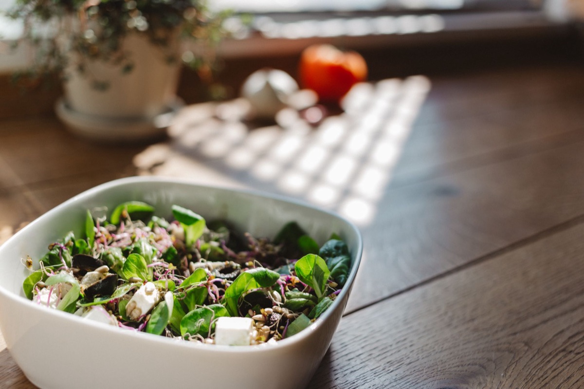 Balanced nutrition in cat food preparation