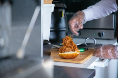 Alimento extra gatto: non superare il 10% per evitare problemi