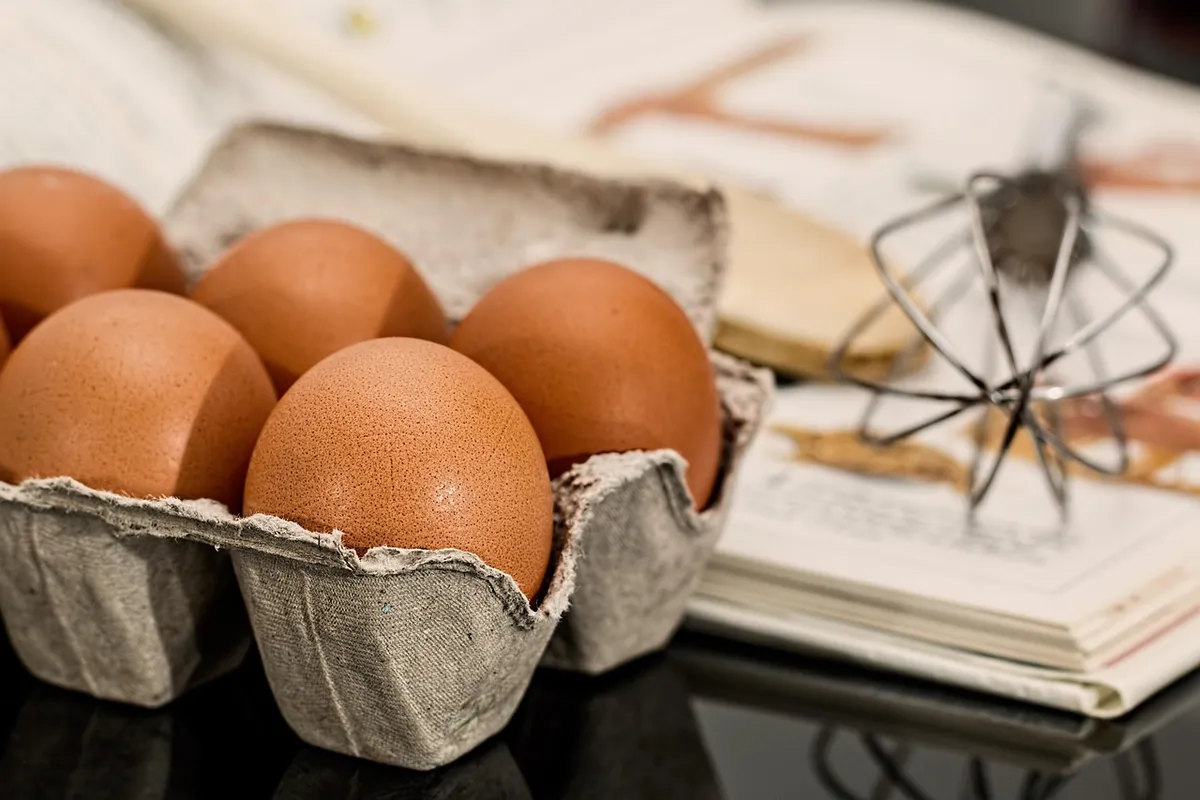 eggs, ingredients, baking, food, egg carton, raw, kitchen, healthy, eggshells, protein, whisk, cookbook, recipe, uncooked, food preparation, baking ingredients,